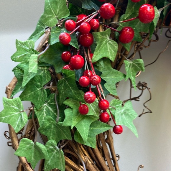 Festive Green and Red Holiday Wreath - Picture 4 of 10